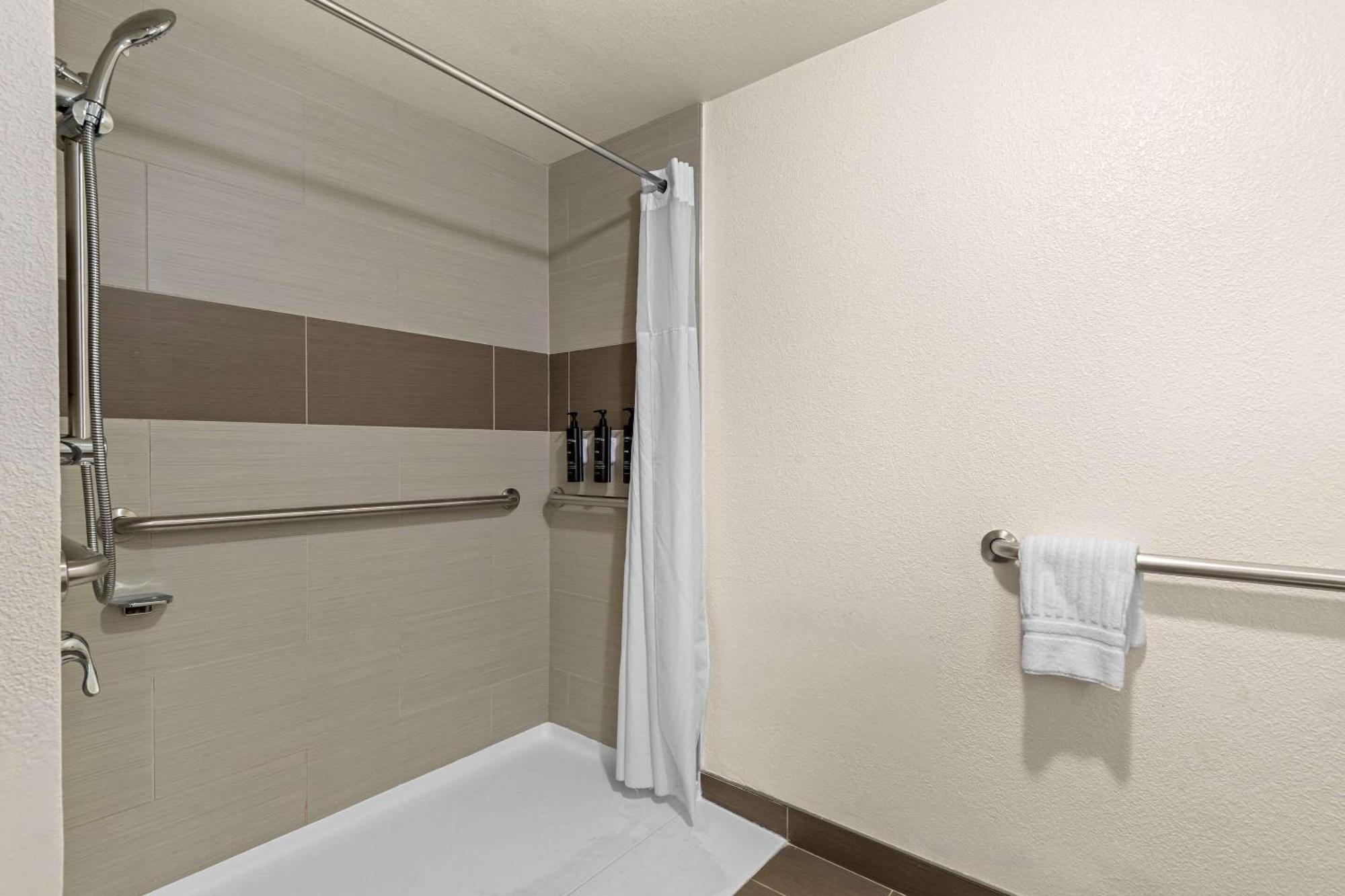 Hotel Concord Syracuse, Ascend Hotel Collection East Syracuse Dış mekan fotoğraf